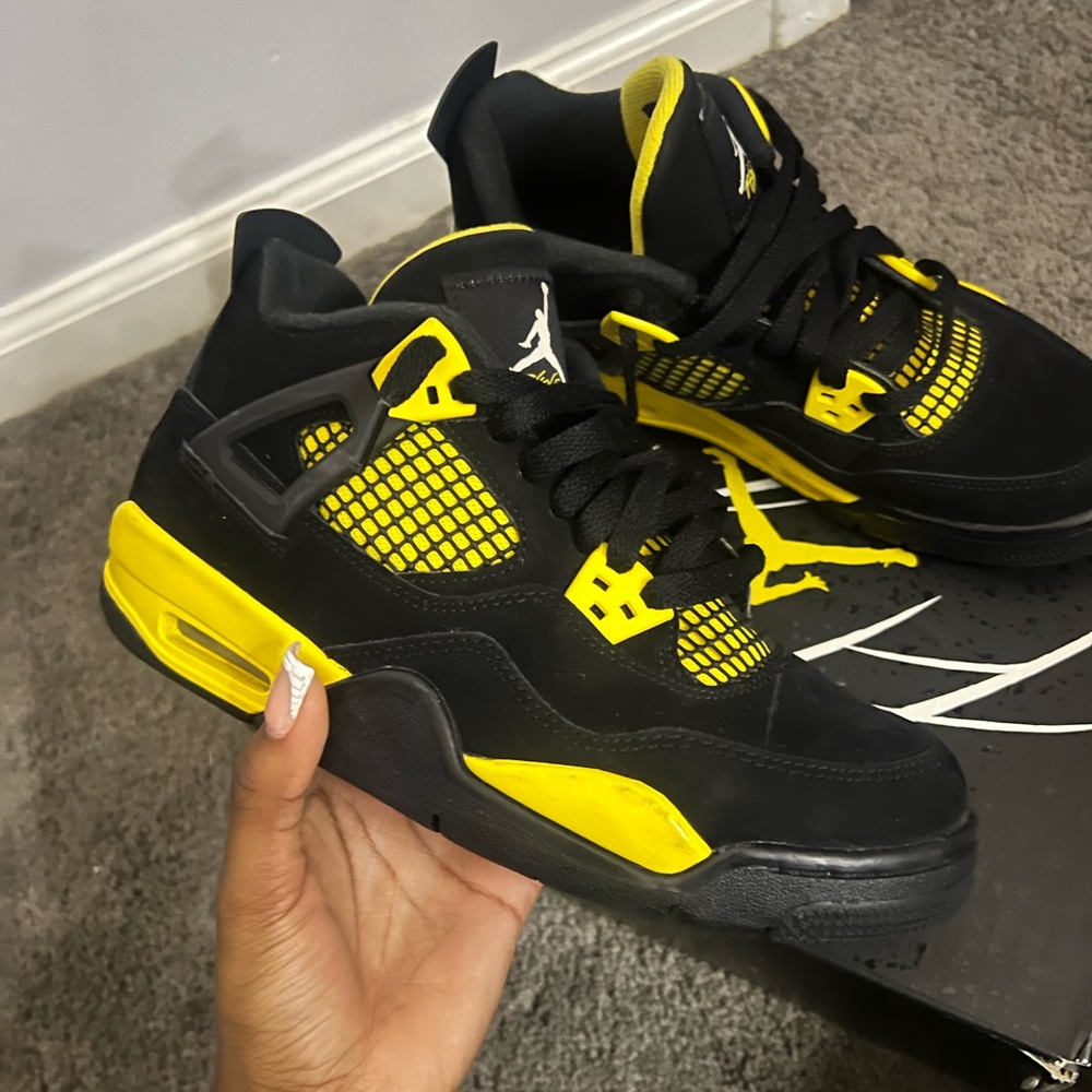 Jordan 4 Thunders - Picture 2 of 5